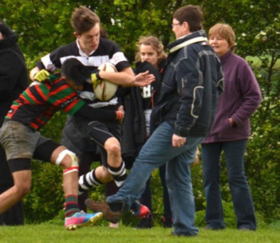 Parent_Trips_Up_Opposing_Player Parent_Trips_Up_Opposing_Player