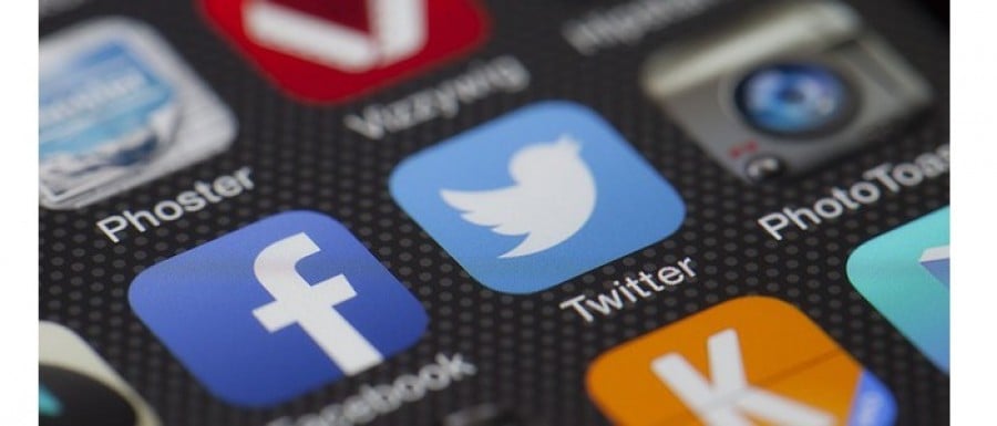 Twiiter on Mobile Twiiter on Mobile
