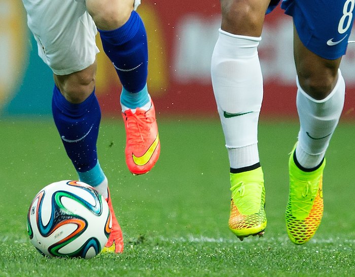 Footballers_Feet_Chasing_Ball