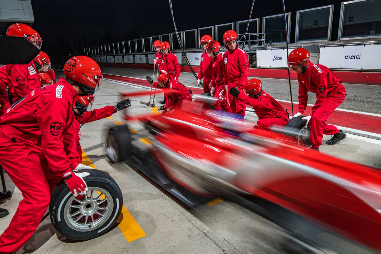 Pit stop racing